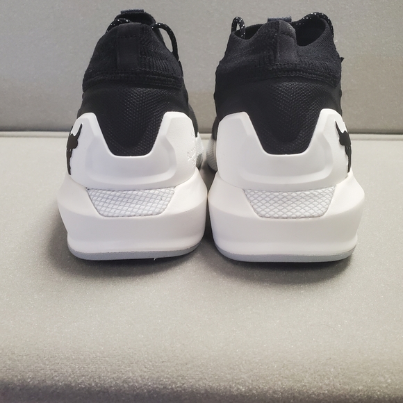 Under Armour New in Box size 9.5 - Picture 4 of 7